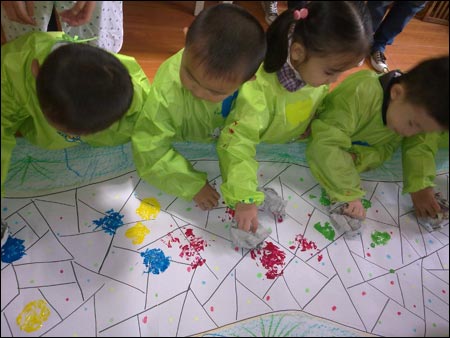 幼儿园中班美术活动设计:石子路