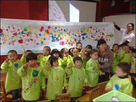 幼儿园中班美术活动设计:石子路
